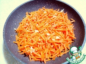 Морковь с зеленым горошком и беконом