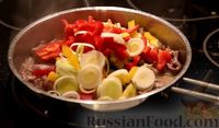 Восточный салат с говядиной, овощами и рисовой лапшой