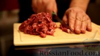 Восточный салат с говядиной, овощами и рисовой лапшой